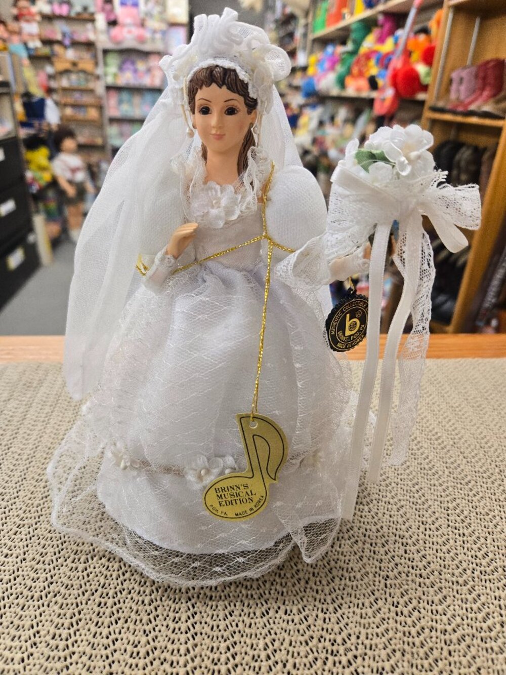 vintage 1989 Brinns Musical Bride slowly turns on moveable base to Wedding March